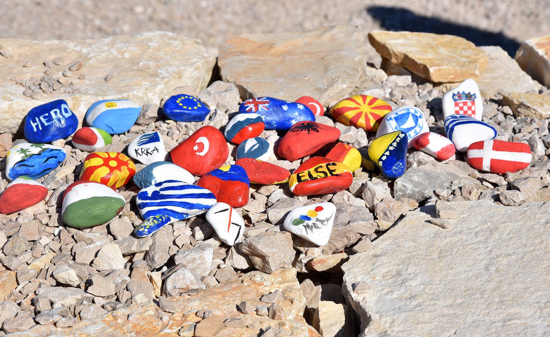 „Veseli obluci” voluntarizma razveselili suhozid Colentuma
